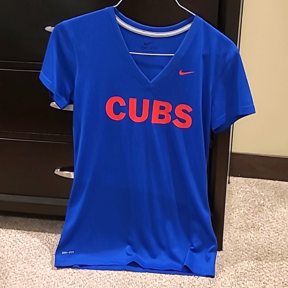 Women's‎ Nike Chicago Cubs t-shirt